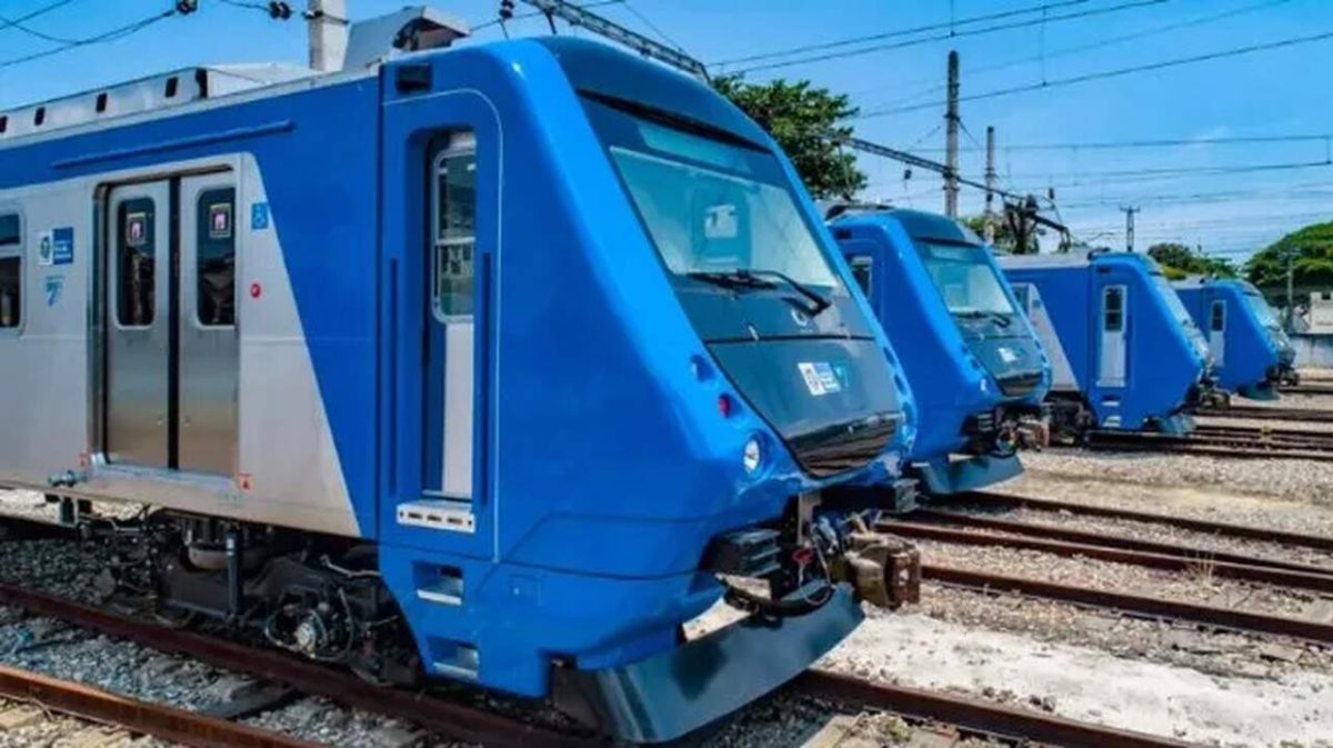 Transporte Rio de Janeiro: carros azuis em linha férrea