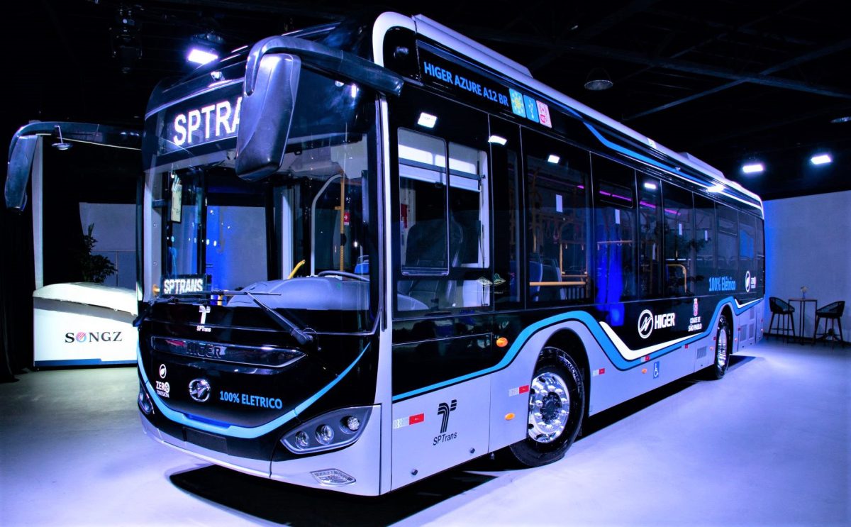 Novo ônibus da SPTrans em exposição 